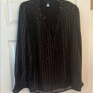 Old Navy Black and White Graphic Long Sleeve Blouse Its silver on the blouse